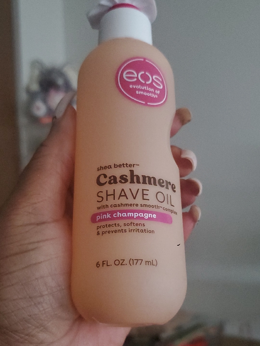 eos Cashmere Shave Oil — Pink Champagne Bottle